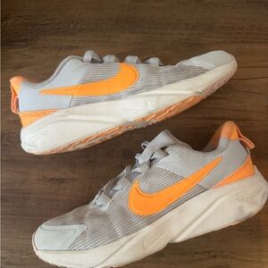 Nike Toddler Light Gray Sneakers with Black Swoosh